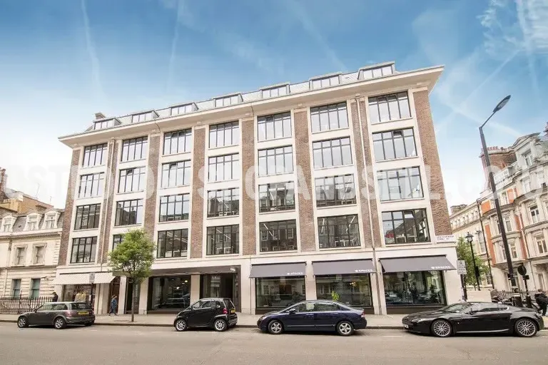 London - W1W 6XB, Your private office 2 desk to rent at Spaces Fitzrovia