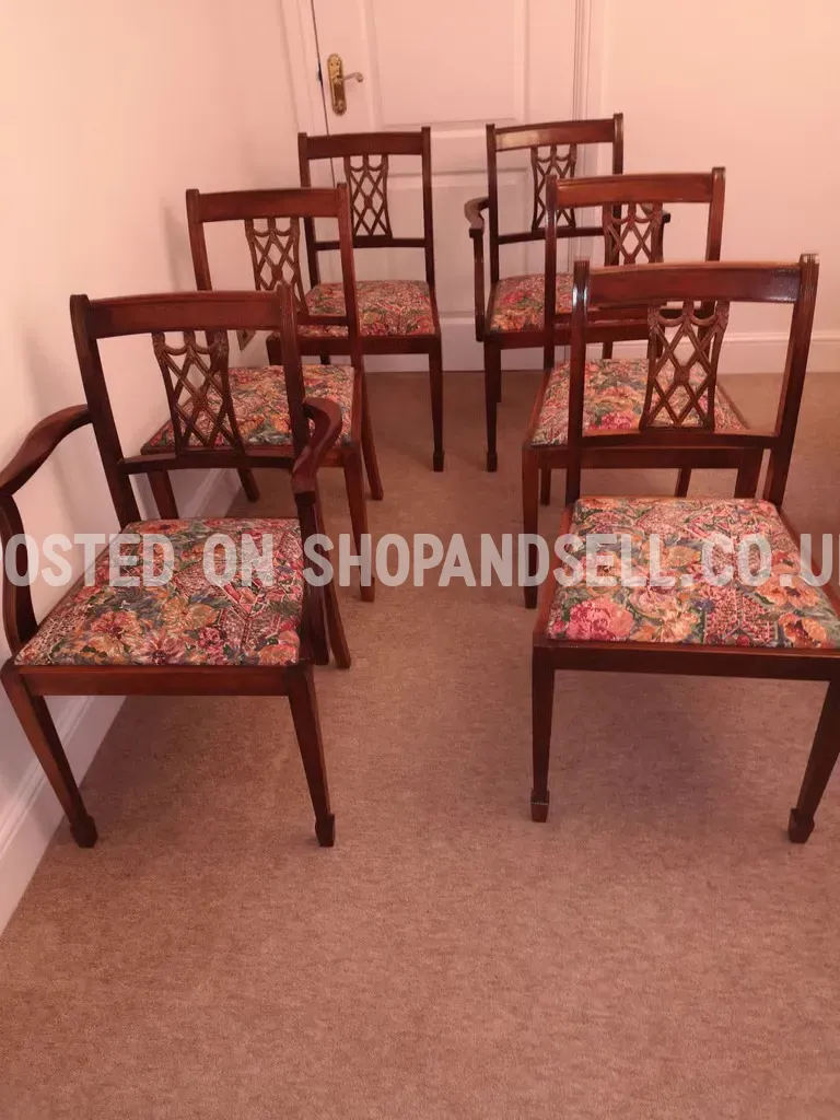 Mahogany Dining Room Table and 6 Chairs