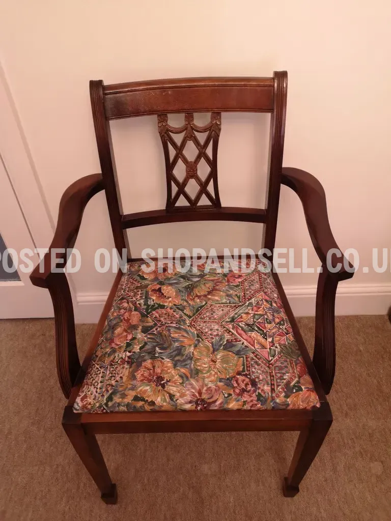 Mahogany Dining Room Table and 6 Chairs