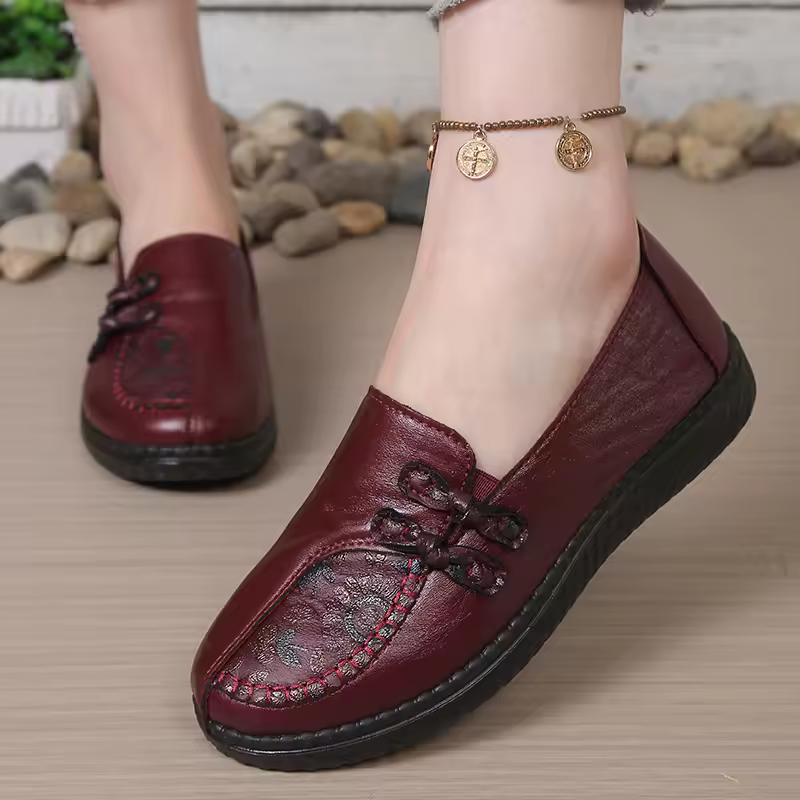 Women's leather flat shoes