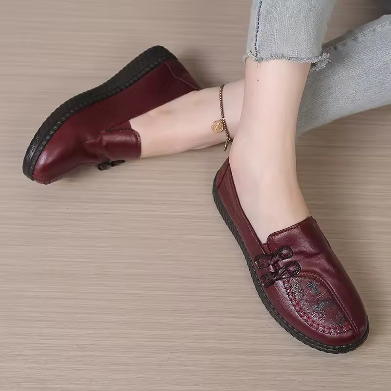 Women's leather flat shoes